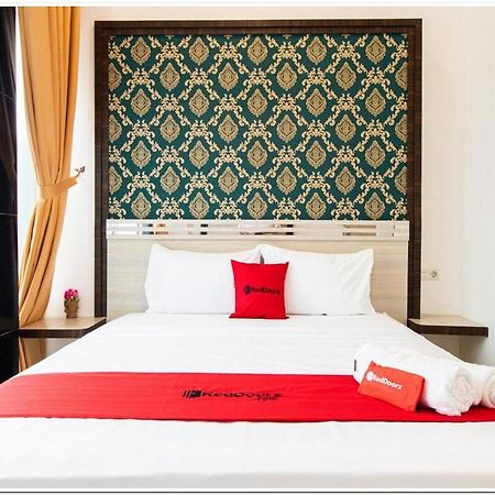 Reddoorz Plus @ Centrium Katamso Μεντάν Εξωτερικό φωτογραφία