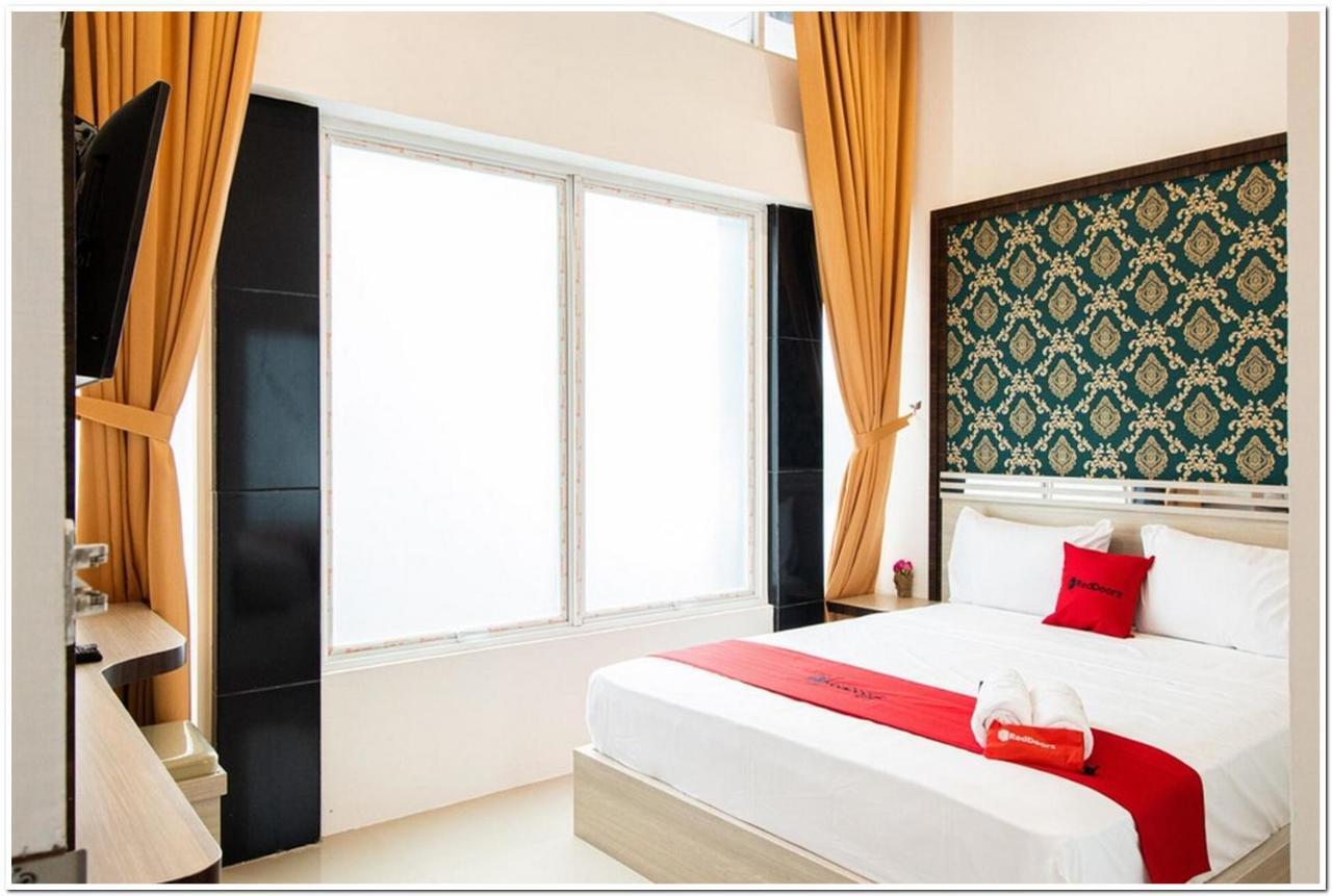 Reddoorz Plus @ Centrium Katamso Μεντάν Εξωτερικό φωτογραφία