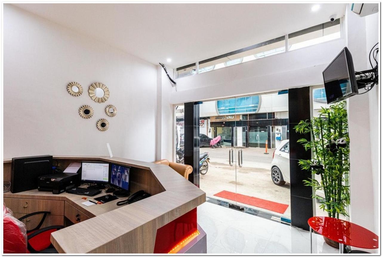 Reddoorz Plus @ Centrium Katamso Μεντάν Εξωτερικό φωτογραφία