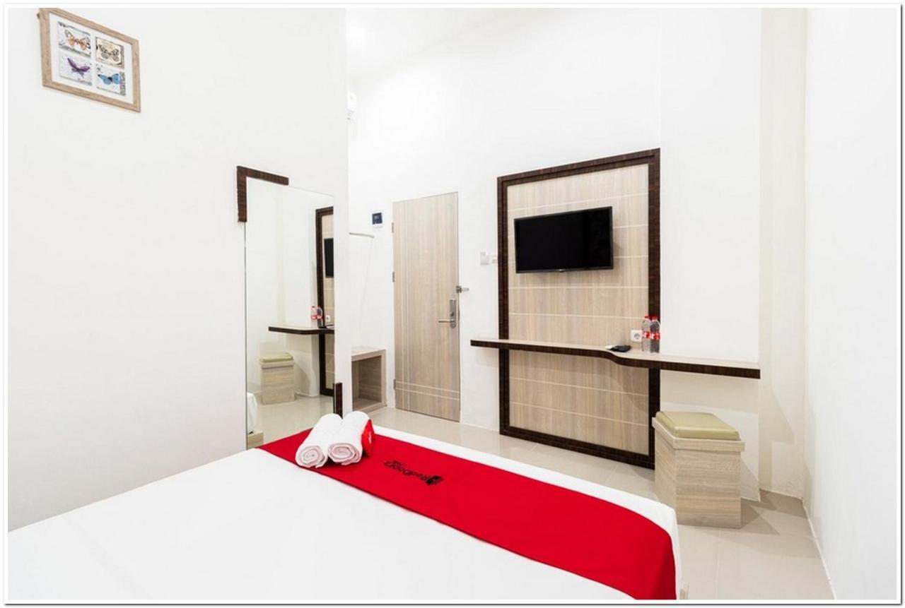 Reddoorz Plus @ Centrium Katamso Μεντάν Εξωτερικό φωτογραφία