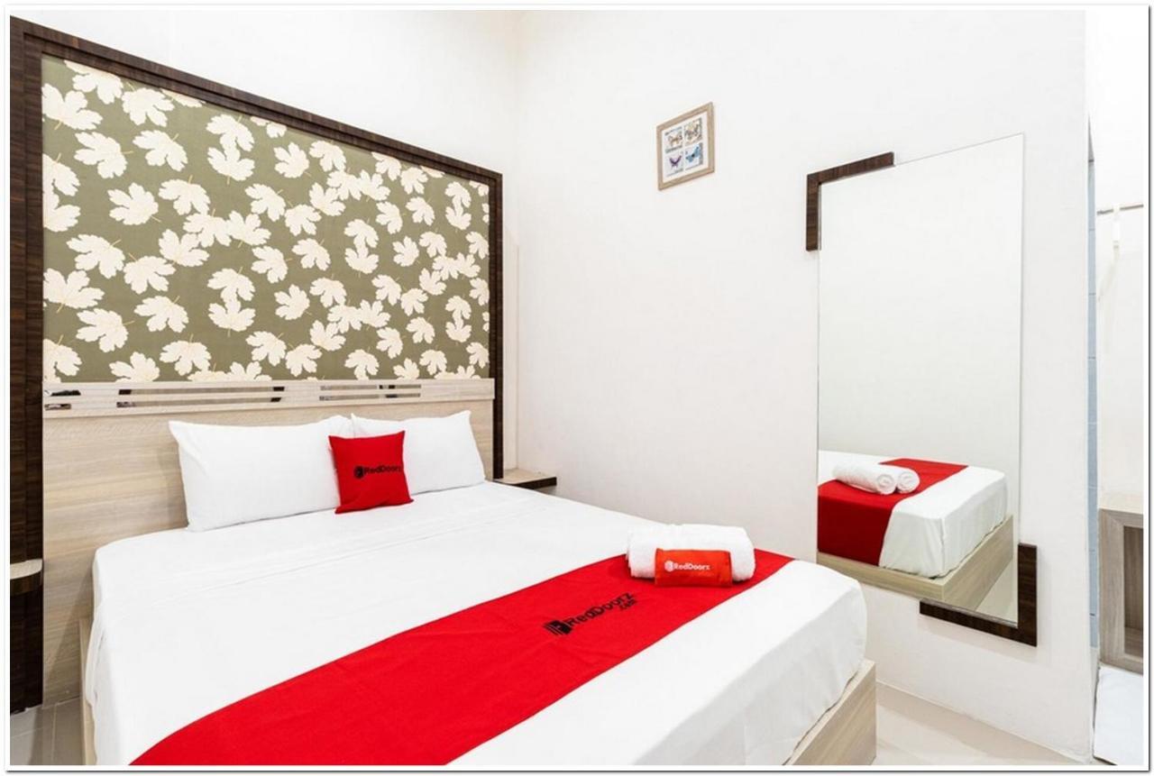 Reddoorz Plus @ Centrium Katamso Μεντάν Εξωτερικό φωτογραφία