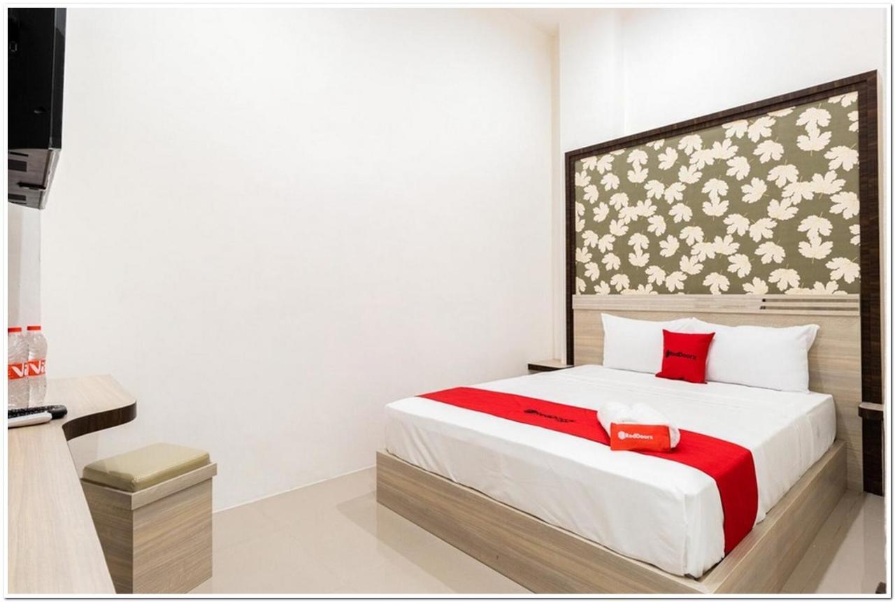 Reddoorz Plus @ Centrium Katamso Μεντάν Εξωτερικό φωτογραφία