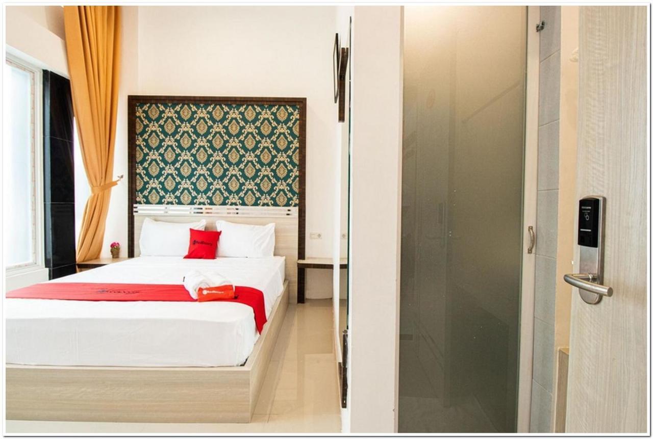 Reddoorz Plus @ Centrium Katamso Μεντάν Εξωτερικό φωτογραφία