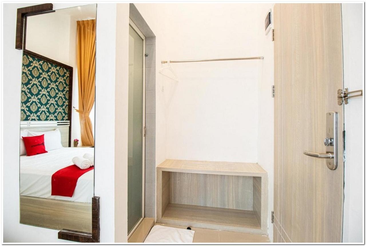 Reddoorz Plus @ Centrium Katamso Μεντάν Εξωτερικό φωτογραφία