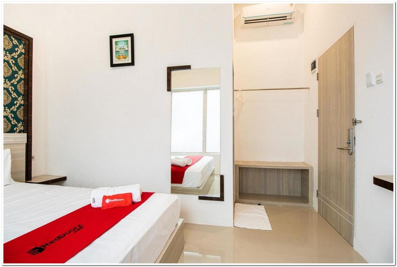 Reddoorz Plus @ Centrium Katamso Μεντάν Εξωτερικό φωτογραφία